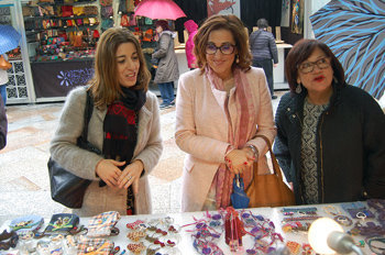 La directora xeral de Comercio, Sol Vázquez, visitó la 20ª Feria de Artesanía de Ourense.