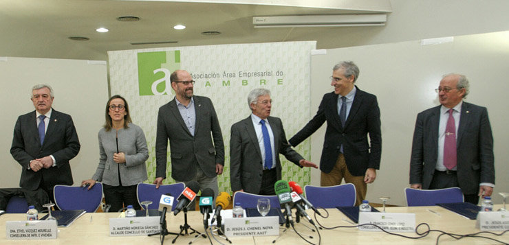 Viaño, Vázquez, Noriega, Chenel, Conde y  firmaron el acuerdo por la reindustrialización de Santiago./C.PAZ.