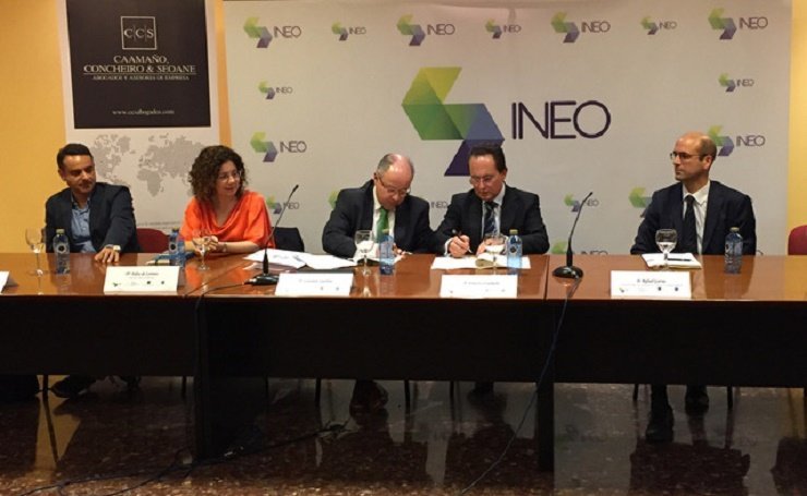 Firma del convenio entre INEO y Caamaño, Concheiro y Seoane abogados.