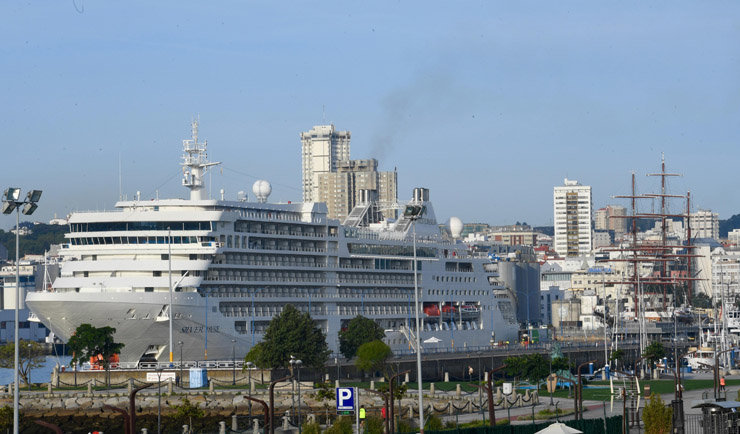 El crucero &#34;Silver Muse&#34; trajo a A Coruña cerca de 600 pasajeros a bordo y más de 400 tripulantes.