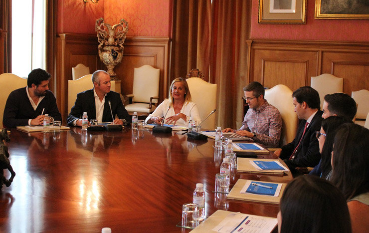 Reunión da presidenta da Deputación de Pontevedra cos responsables do programa SmartPeme.
