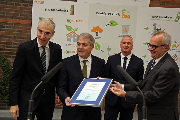 El director general de Cerámica Verea recibió el sello de Galicia Calidade.