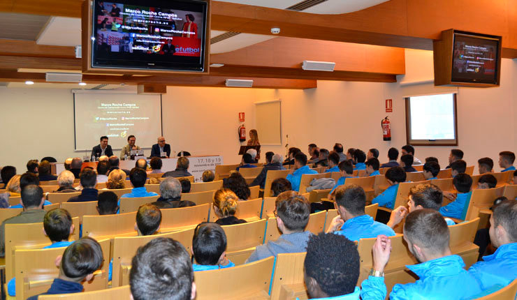 Conferencia del irector de comunicación da Real Federación Española de Fútbol, Marcos Rocha, en Sportur Galicia.