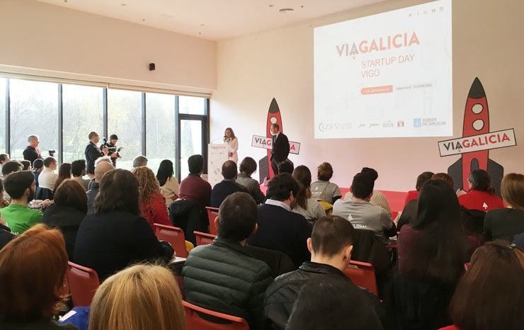 Teresa Pedrosa y Juan Cividanes en la inauguración del StartupDay de VíaGalicia en Vigo.