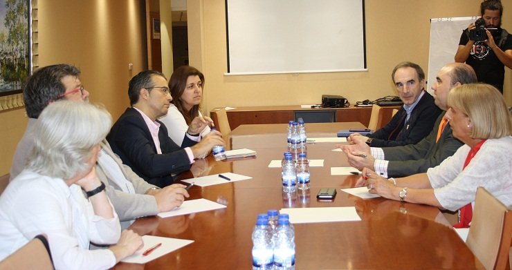 Representantes de los autónomos y de la directiva de la CEO en la reunión en la sede de la Confederación Empresarial de Ourense.
