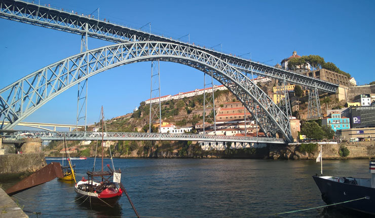 Cecotran reivindica la mejora de las infraestructuras viarias y ferrovariais entre Oporto y Vigo.