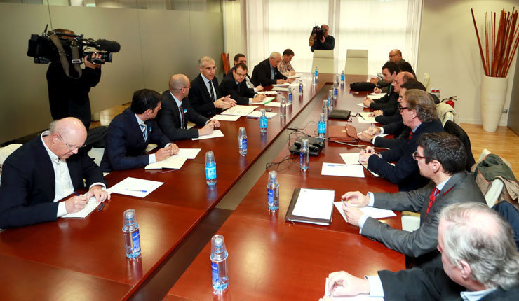 Reunión del conselleiro Francisco Conde con los representantes de las empresas electrointensivas./C.PAZ.