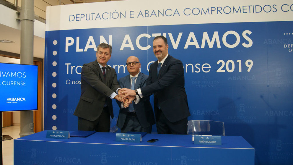Santiago Novoa, Manuel Baltar e Rubén Saavedra, trala sinatura do convenio do Plan Activamos Ourense./P.L.