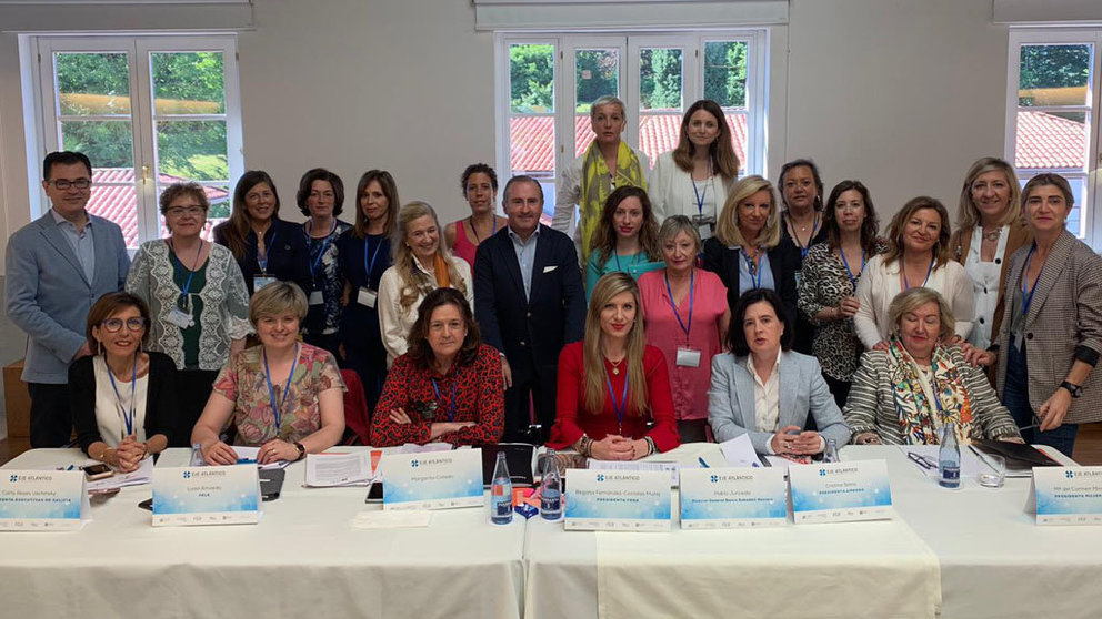 Participantes en la constitución de la plataforma de mujeres directivas del Eje Atlántico.