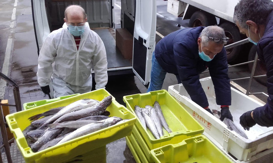 Pescado descargado en el puerto de Vigo que se donará al Banco de Alimentos de Pontevedra.