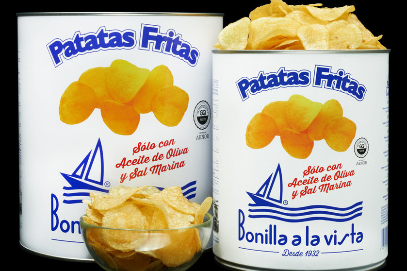 La lata grande de patatas fritas Bonilla a la vista y el nuevo formato más reducido.