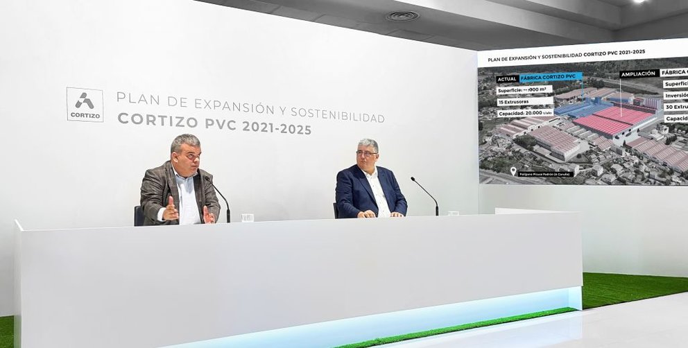 El director general de arquitectura de Cortizo, Daniel Lainz, y el gerente de Cortizo PVC, Estanislao Suárez, presentaron el Plan de expansión y sostenibilidad del PVC 2021-2025.