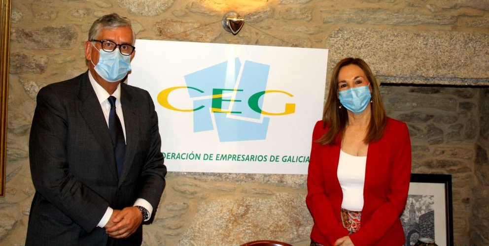 Juan Manuel Vieites, presidente de la CEG, con Ana Teresa Ayala Barrios, embajadora de Uruguay en España.