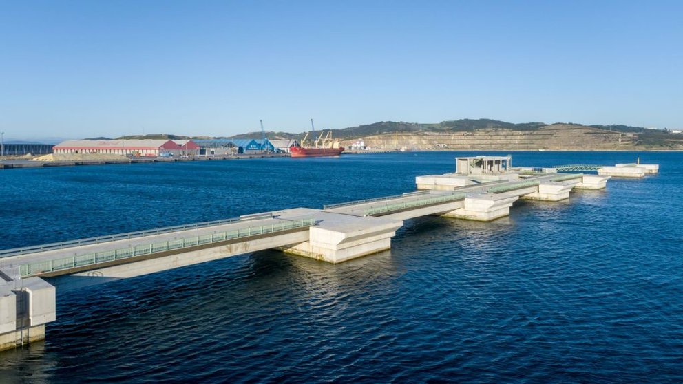 Muelle en el Puerto Exterior de A Coruña.