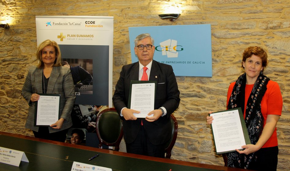 Fátima Báñez, Juan Manuel Vieites y Cristina Segura firmaron la alianza entre Fundación CEOE, CEG y Fundación "La Caixa".