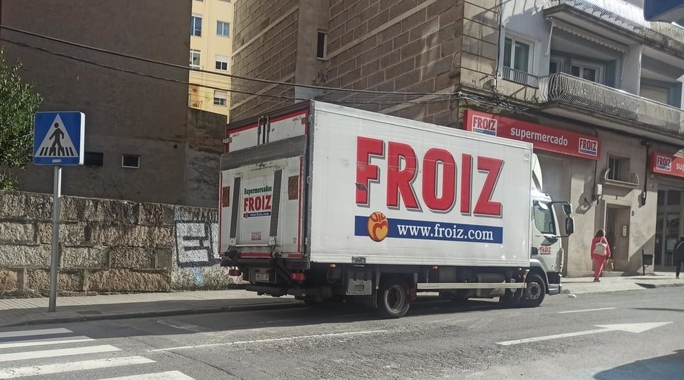 Un camión de reparto de un supermercado a principios de semana.