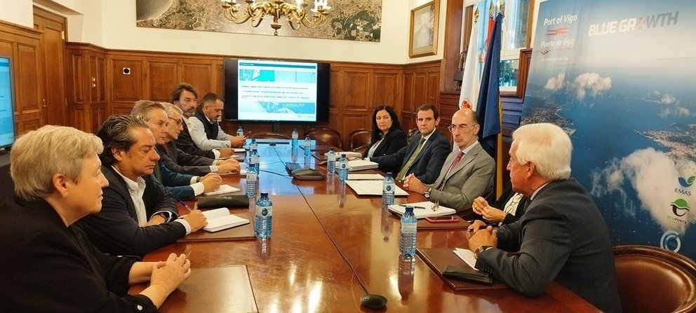 Directivos de la Federación de Usuarios del Puerto de Vigo se reunieron con el presidente de la Autoridad Portuaria.