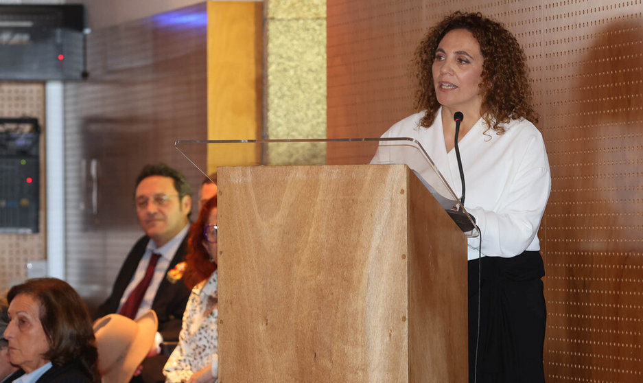 María Loureiro García dando o seu discurso de ingreso na RAGC./SUSO RIVAS.
