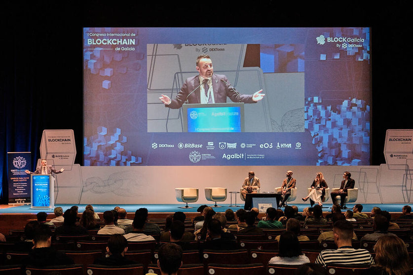 El decano del COETTGA interviene en la apertura del el I Congreso Internacional de Blockchain de Galicia./XAIME CORTIZO.