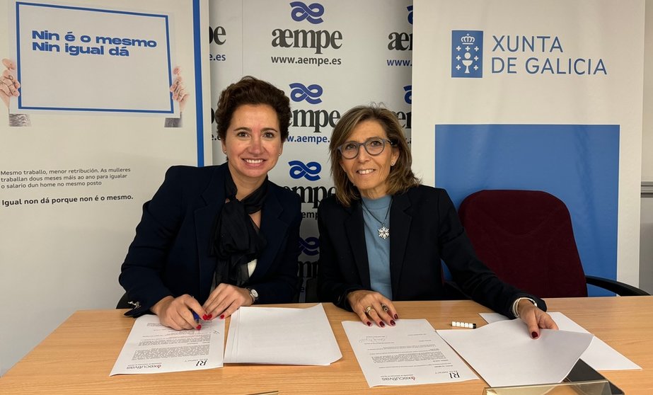 María Beatriz Lorenzo, CEO y fundadora de Real
Impact,, y Carla Reyes Uschinsky, presidenta de
Executivas de Galicia.