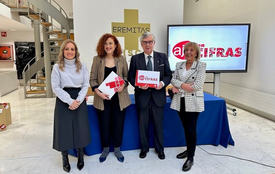 Marta Novoa, Nuria Iglesias, Juan Manuel Vieites y Marisol Novoa, en la presentación de "AJE en cifras".
