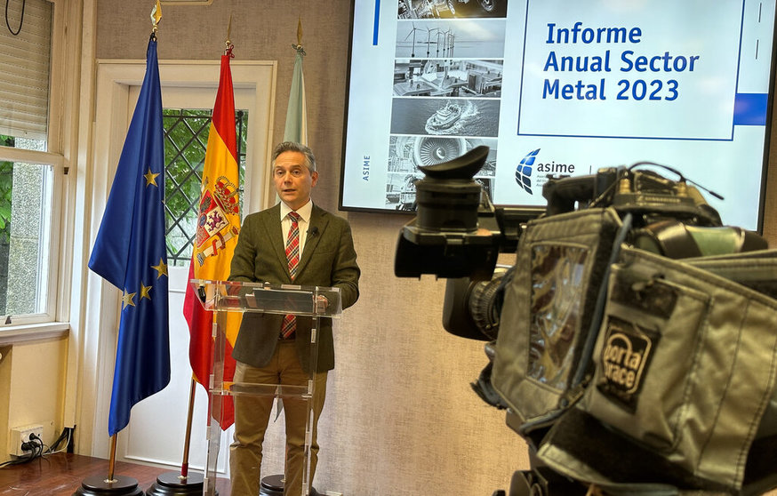 Enrique Mallón presentando el informe del sector metal gallego en 2023.