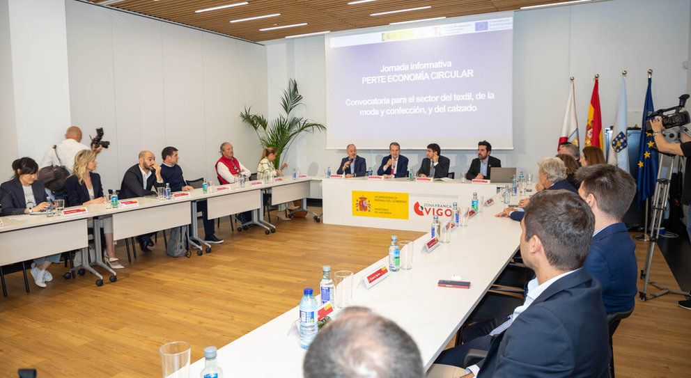 El comisionado del Estado para el Perte de la economía circular presentó en Vigo la línea de ayudas al sector textil.