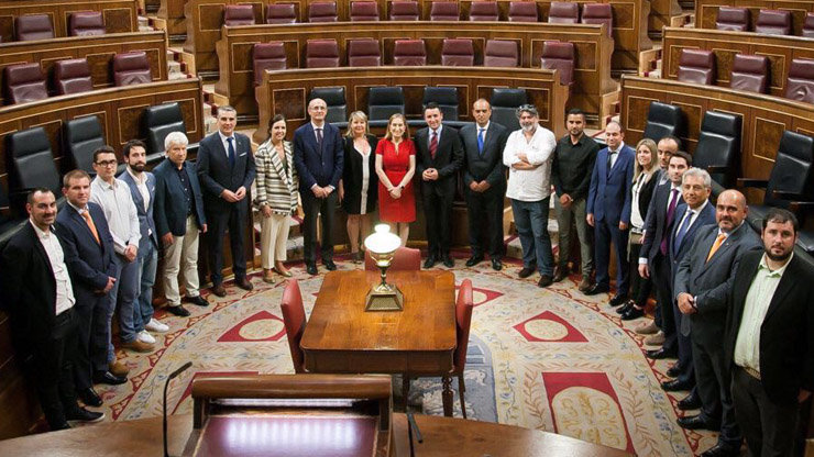 Miembros de AGGET fueron recibidos por la presidenta del Congreso, Ana Pastor.