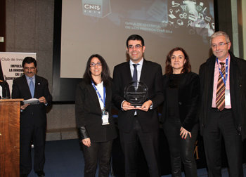 Manuel Varela, director de la GAIN, recibe el premio por el polo tecnológico de Rozas.