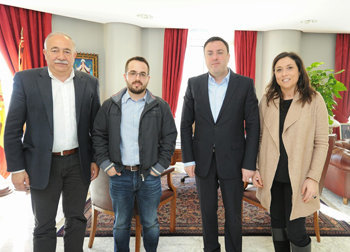 El presidente de la Diputación de A Coruña y el diputado de Promoción Económica junto al presidente y directiva de AJE Ferrolterra.
