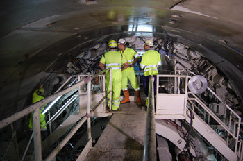 Trabajadores en el interior de un túnel del AVE./P.L.