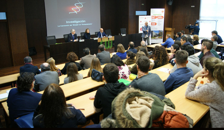 Conferencia de Ricardo Capilla, en la entrega de los IV Premios de Investigación./P.L.