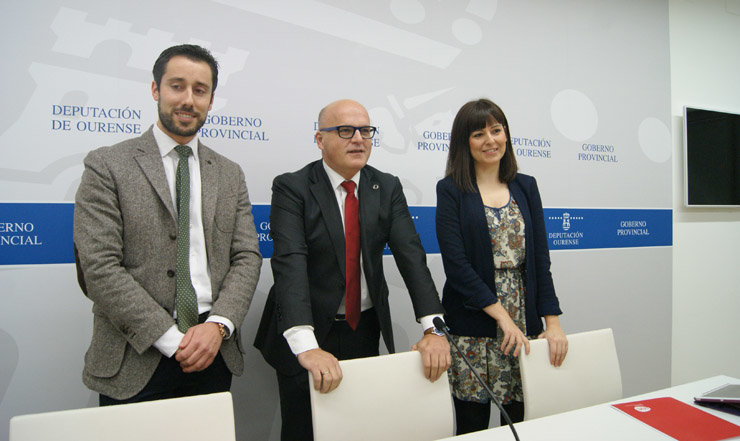 Lois Babarro, Manuel Baltar y Carmen José López en la presentación de los VI Premios AJE Galicia./P.L.