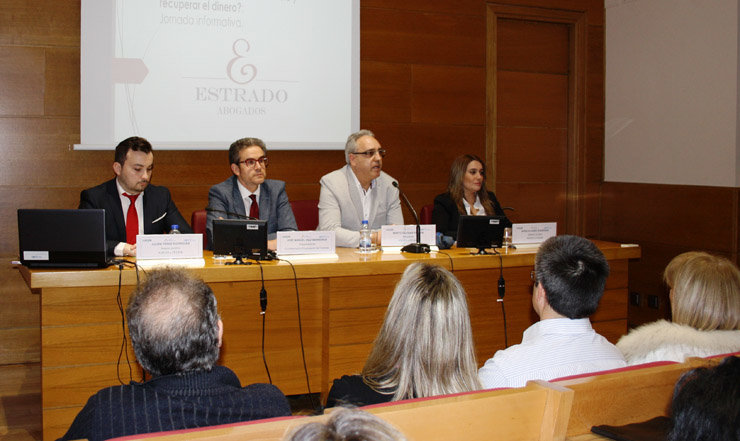 Julián Pérez, José Manuel Díaz Barreiros, Benito Iglesias y María Álvarez, en el salón de actos de la CEO.