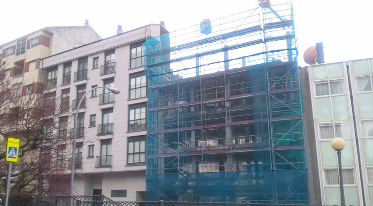 En Vigo se reactiva la rehabilitación mientras que en A Coruña se empieza a construir vivienda nueva.
