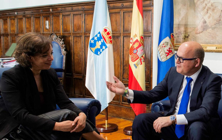 Alejandra del Castillo y Manuel Baltar, reunidos en la sede de la Diputación de Ourense.