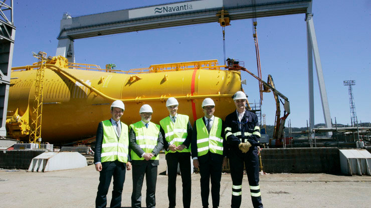 El conselleiro visitó lestruturas flotantes construídas por Navantia para o parque eólico offshore de Hywind, en Escocia.