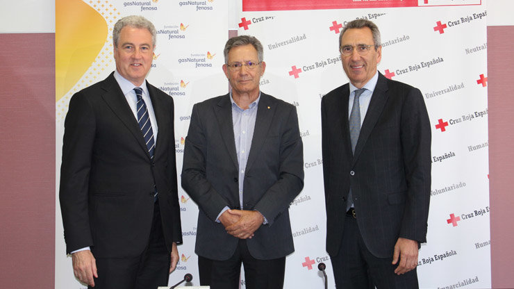 Jordi Garcia Tabernero, el director general de la Fundación Gas Natural Fenosa, Martí Solà, y el presidente de Cruz Roja Española, Javier Senent