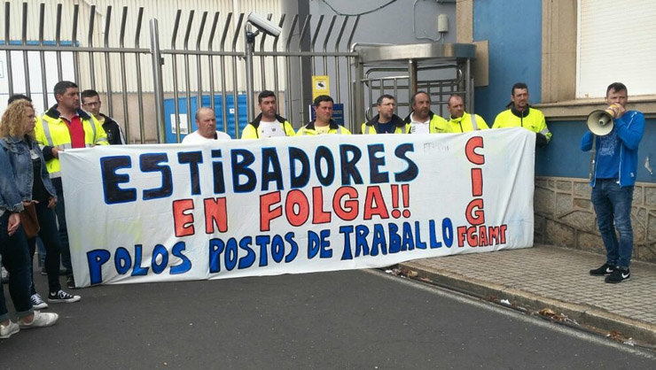 Concentración de estibadores en el puerto de Ferrol durante la huelga./CIG.