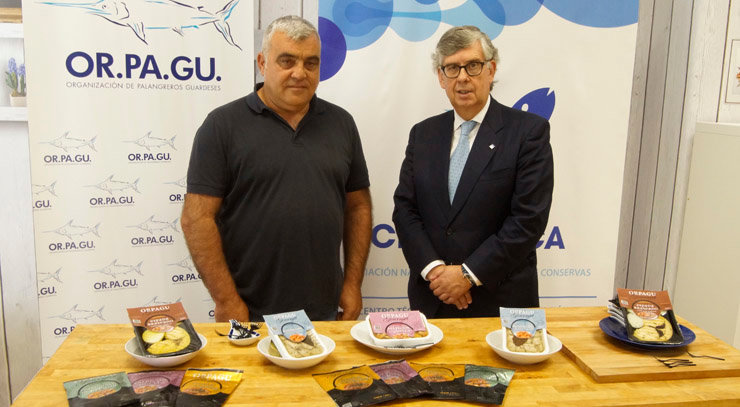 Joaquín Cadilla y Juan Manuel Viéites, responsables de Orpagu y ANFACO, con los platos de quinta gama presentados.