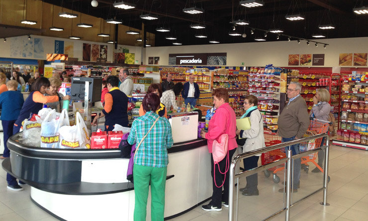 Interior del nuevo supermercado Gadis de Medina del Campo.