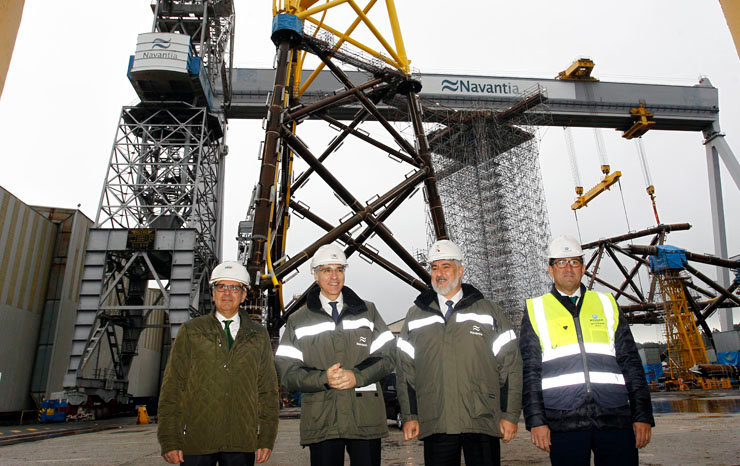 El conselleiro de Economía con el presidente de Navantia y el delegado de Iberdrola en Galicia, en las instalaciones de Fene.