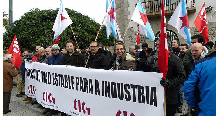 Concentración de delegados de CIG-Industria diante da Delegación do Goberno na Coruña./CIG.