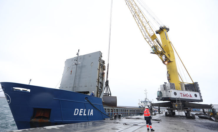 El el buque “Delia” con 2.300 toneladas de ferrosilicio y ferromanganeso con destino a Alemania