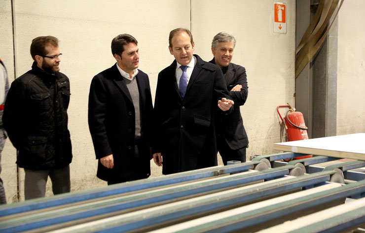 Juan Cividanes, en la visita a la empresa lalinense Aliusporta.
