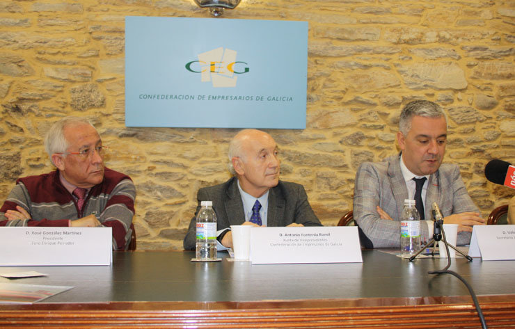 Xosé González, Antonio Fontenla e Valentín García, na xornada organizada na CEG.