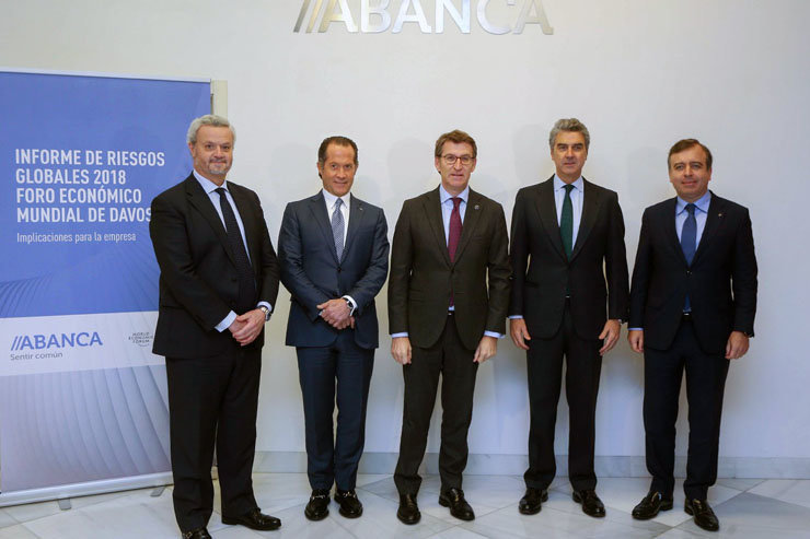 José María Elguero, Juan Carlos Escotet, Alberto Núñez Feijóo, Álvaro Milans del Bosh y Francisco Botas, en la presentación del informe.