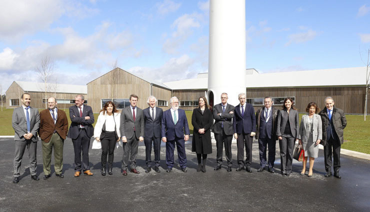 Autoridades y directivos de Norvento en la presentación pública del Centro de Innovación Norvento Enerxía, en Lugo.