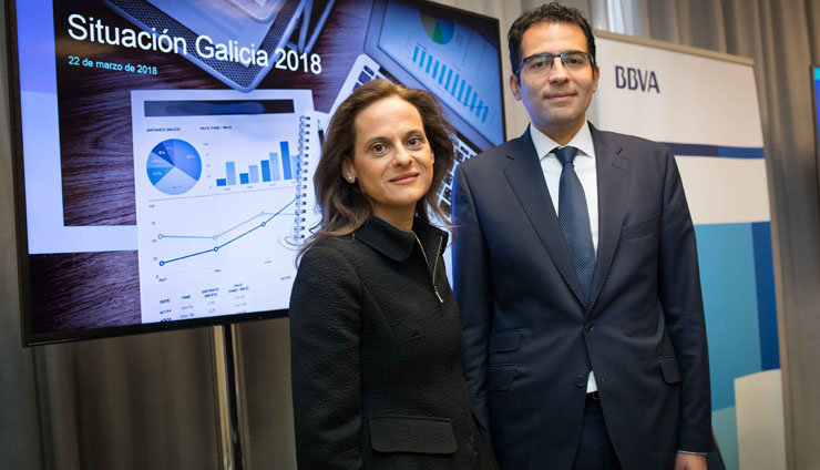 Yolanda Martínez, directora territorial de BBVA, y Miguel Cardoso, economista jefe de BB VA Research, en la presentación del informe en Vigo.