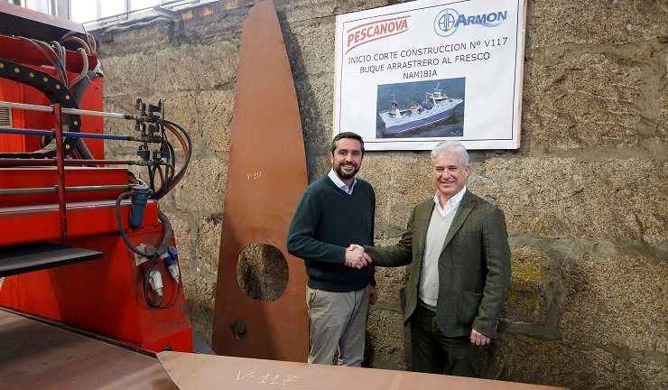 Santiago Martín, director de la factoría de Vigo de Astilleros Armon, con David Troncoso, director general del Área de Pesca de Nueva Pescanova.